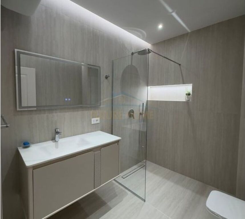 Qera, Ambient 2+1+2+ Post Parkimi, Coin, Tirane