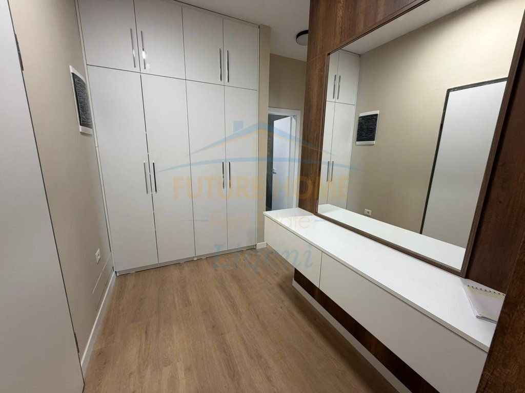 Affitto, Appartamento 2+1+ Posto Auto, Green Valley, Tirana.