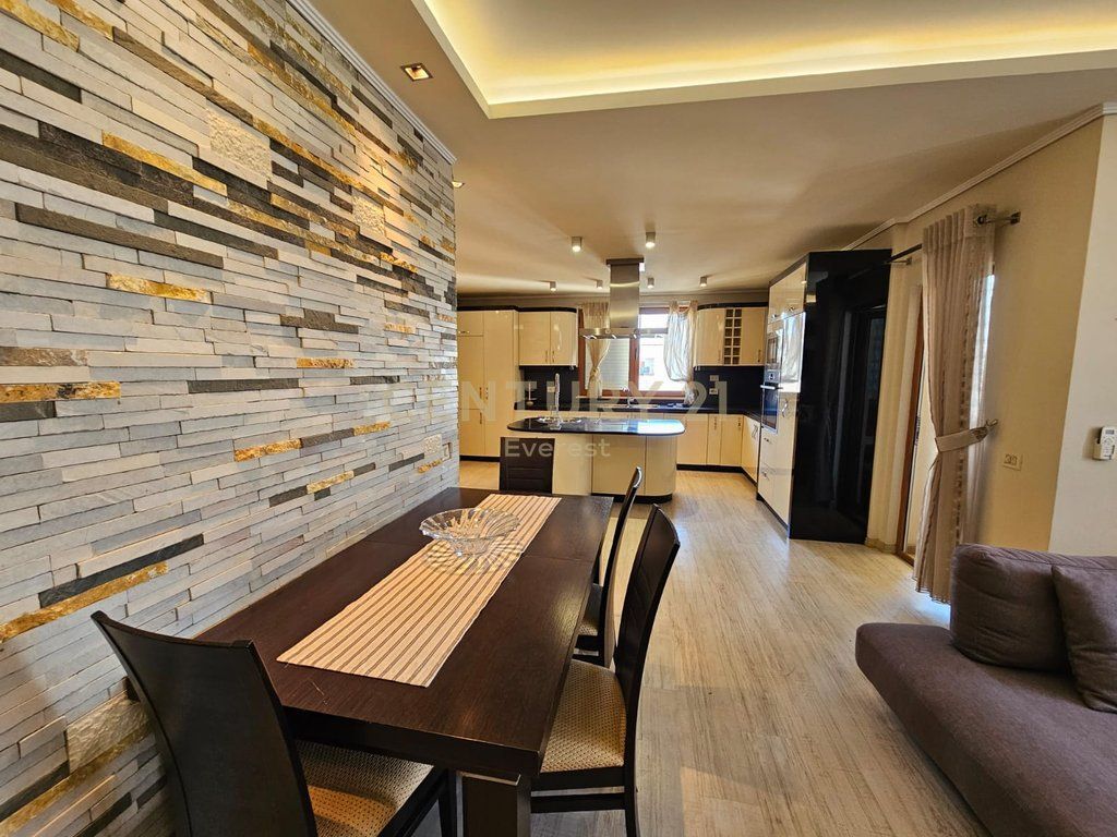 ASTIR, APPARTAMENTO IN VENDITA 3+1+2+RIPOSTIGLIO - CON AMPIO SPAZIO