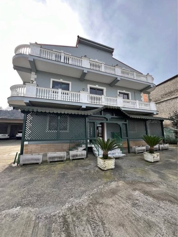 SHITET / JEPET ME QIRA MOTELI - VAQARR, TIRANE