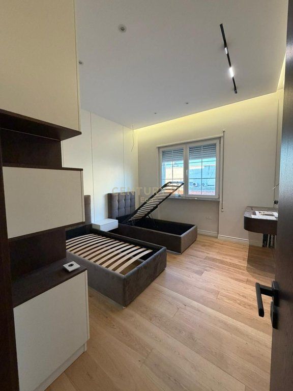 SHITET APARTAMENT 2+1 | 128m² + 148m² VERANDE | NE QENDER TE DURRESIT!