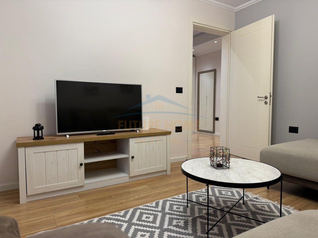 Shitet, Apartament 2+1, Rruga Mine Peza, Tiranë.