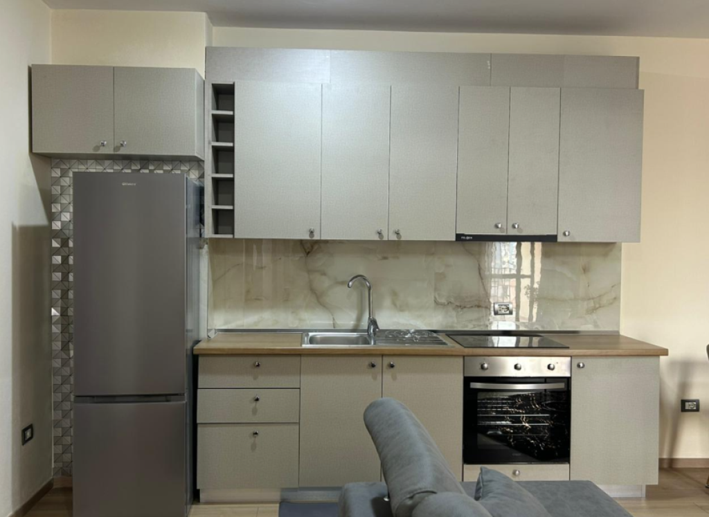 🏡 SHTËPI ME QIRA – RRUGA E KAVAJËS (PËRBALLË DELIJORGJIT)  