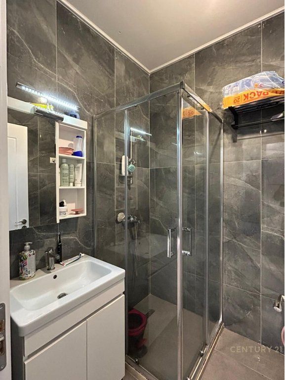 APARTAMENT 1+1 ME POST PARKIMI. 130,000 €