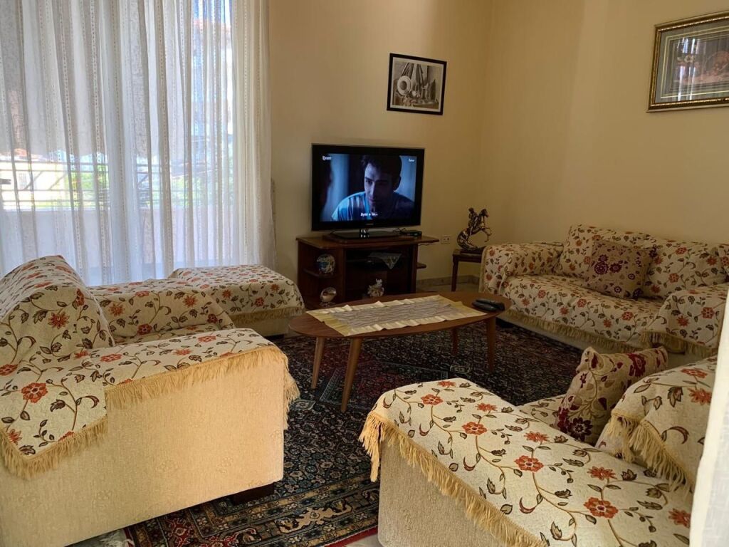 Jepet me qera apartament 2+1+1, Rruga Filip Shiroka 200 m larg shkolles “MREKULLIA”, Porcelan
