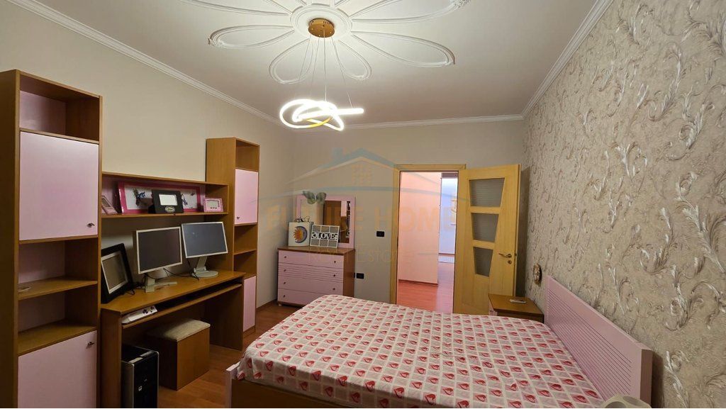 Shitet,Apartament 3+1+3 , Lagjia 29 Nentori, Fier.