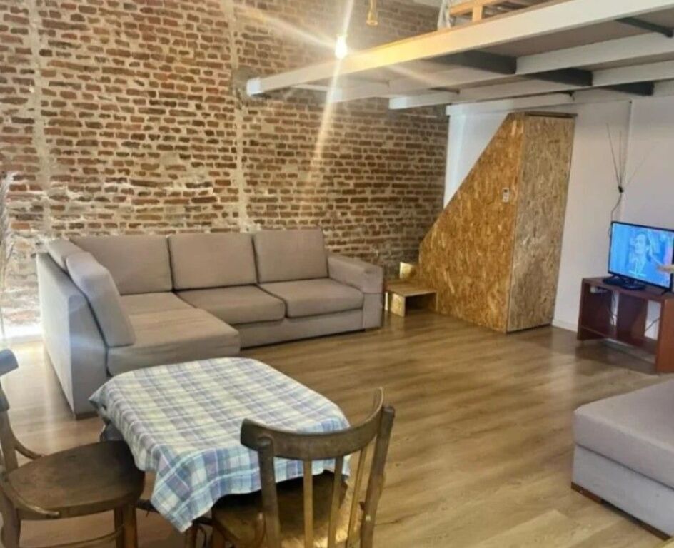 Tirana, monolocale 1+1 in affitto, 1° piano, 50 m², 550 € (Centro)