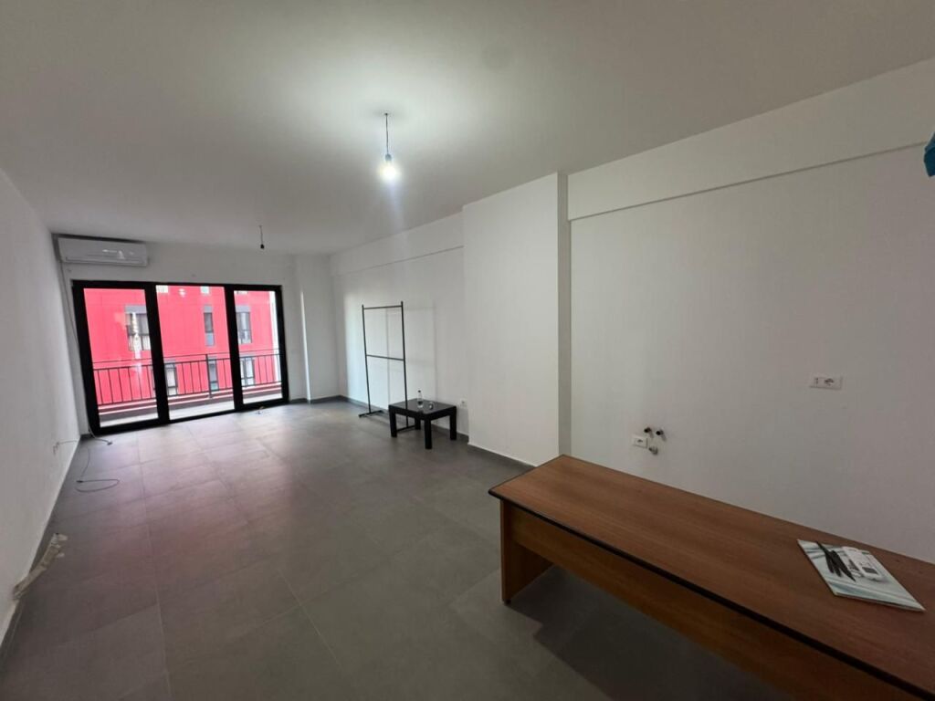 🏡 Jepet me qera apartament 2+1+2  📍 Adresa: Farmacia 10💰 Çmimi: 60,000 lek/muaj