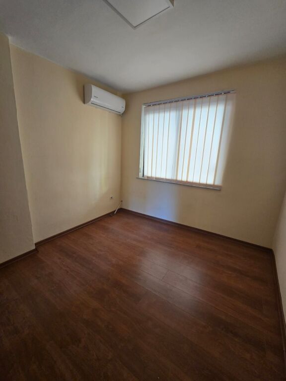 Jepet me qera  Apartament Zyre ne Bllok