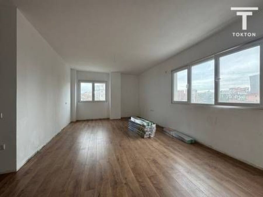 SHITET APARTAMENT 3+1, RRUGA "QEMAL STAFA",PAZARI I RI, TIRANË
