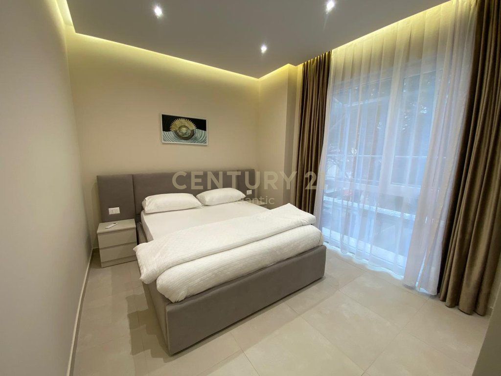 Apartament për Shitje – Vija e Parë me Detin, Pamje Anësore – Mali Robit,