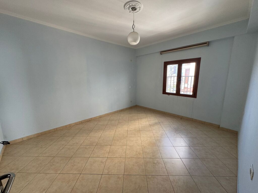 Shitet apartament 3+1+2 në qendër të Lezhës – Lokacion perfekt!