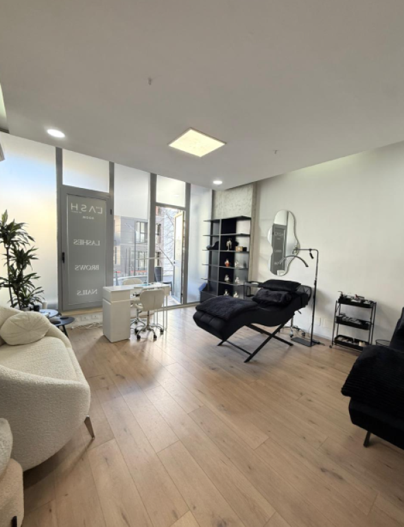 🏡 Locale commerciale in affitto a Bllok, vicino all'Università di Giurisprudenza