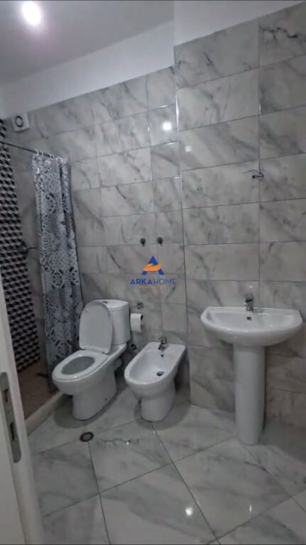 AFFITTASI APPARTAMENTO 2+1+BALCONE "CENTRO, VICINO AL TOPTANI CENTER" 80.000 LEKE