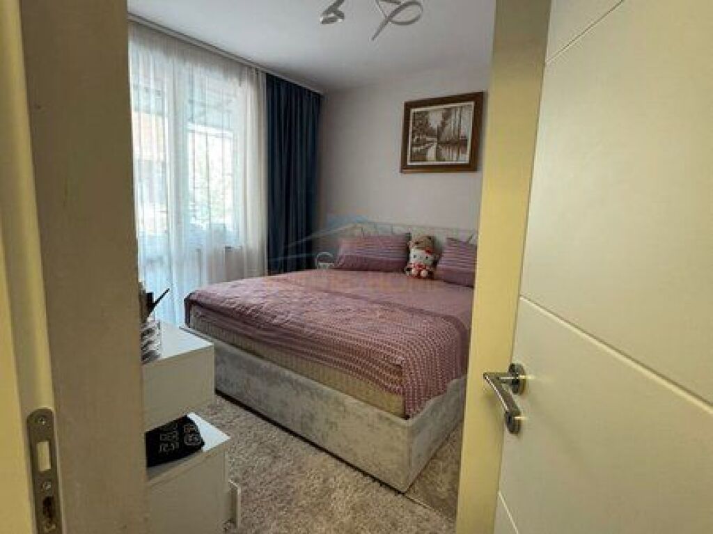 Shitet, Apartament 1+1+ Verande, Kinostudio, Tiranë.