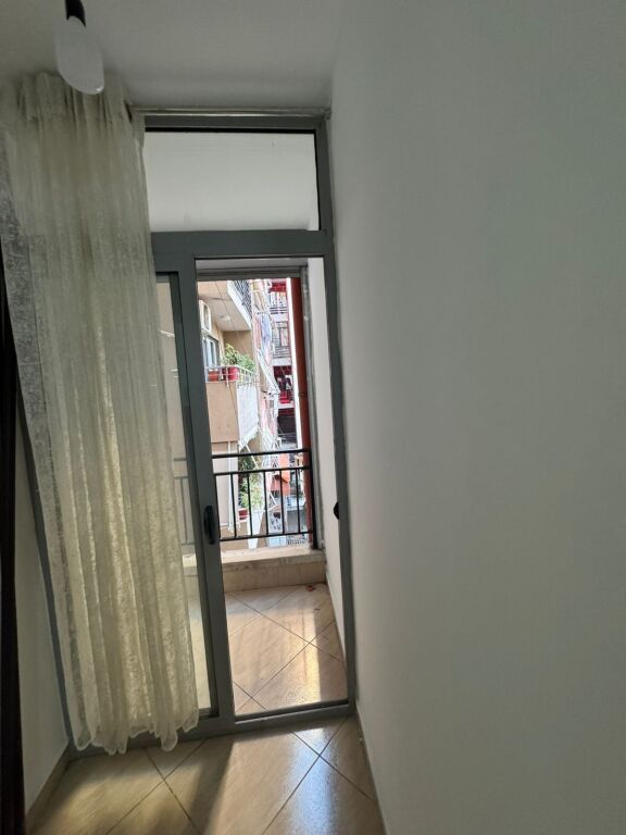 VENDESI APPARTAMENTO 3+1+2 – ASTIR (ALL'INCROCIO ROTONDA, VICINO AL BAR HARRLI, DI FRONTE A GENIUS)