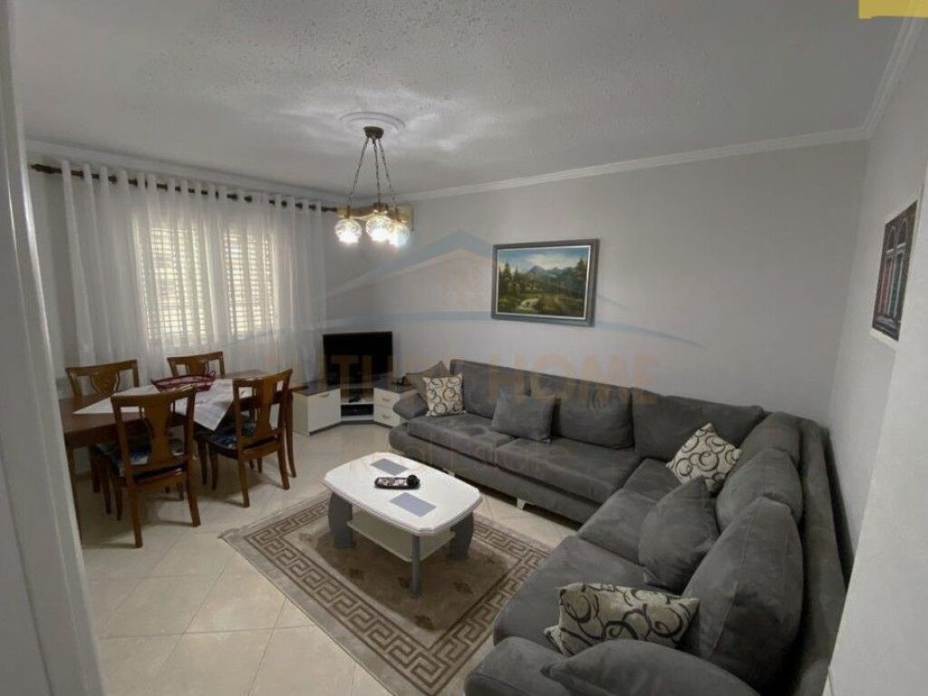 Shitet, Apartament 1+1, Ish Parku i Autobusave