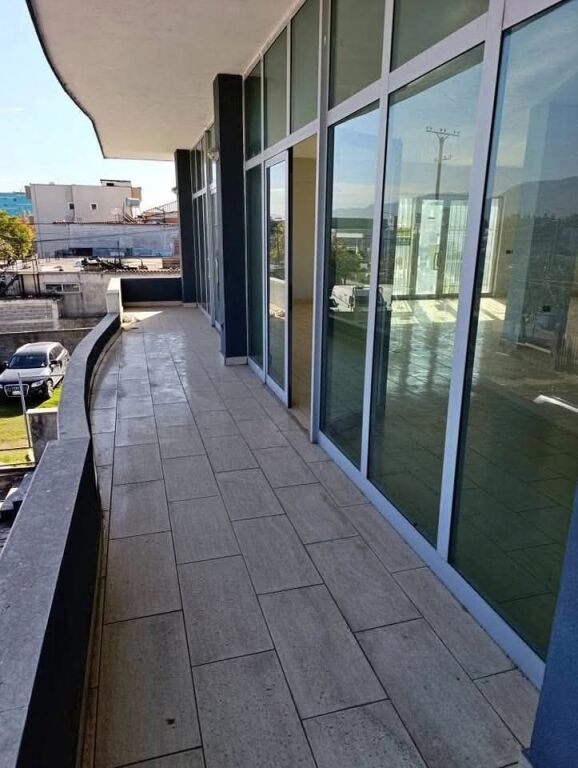 JEPET ME QERA AMBIENT BIZNESI - KASHAR, TIRANE