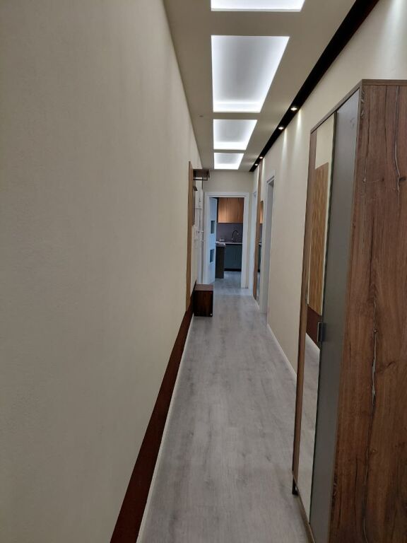 🏢Ne zonen e Ali Demit,jepet me qera apartament 2+1+2+post parkimi,i mobiluar  750Euro