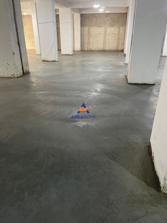 WAREHOUSE "NE FRESK" FOR SALE 331,000 EURO (800 EURO/M2)