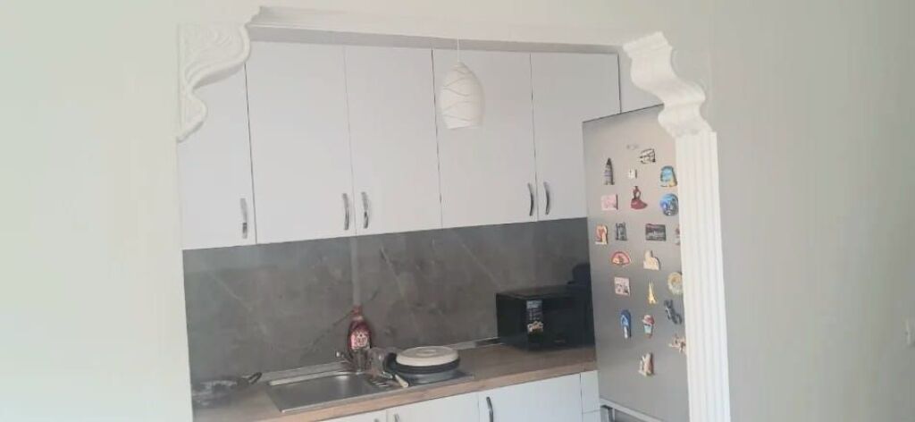 Jepet me qera apartament 1+1 ne Xhamllik