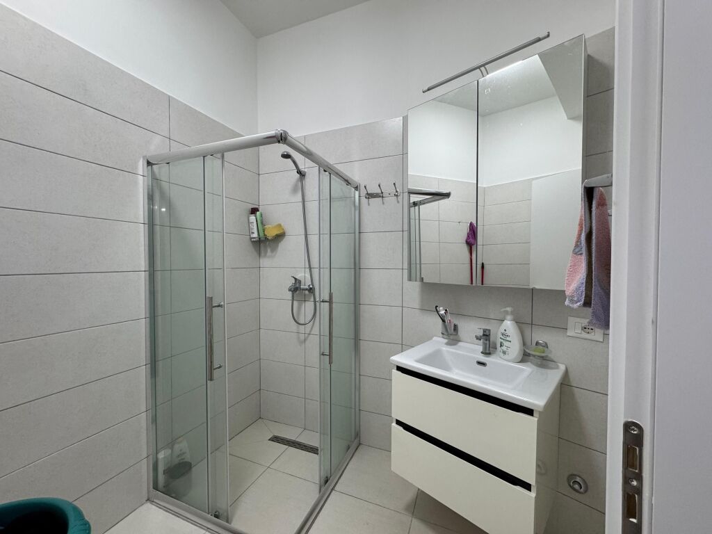 🏢Tek Pazari i Ri shitet apartament 2+1+2+post parkimi , 380,000€uro