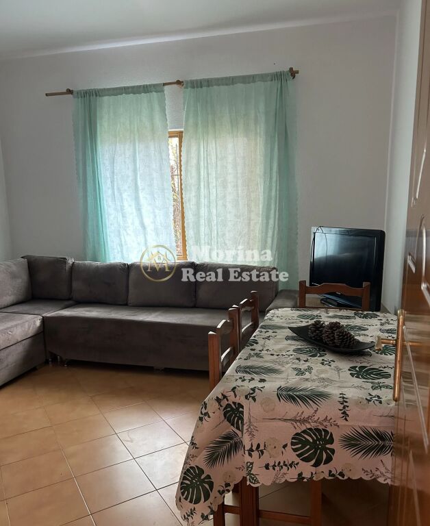 Rent | Private house 1 + 1 | Astir | 370 €/month