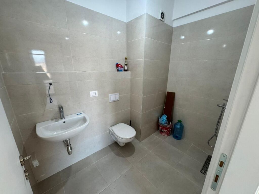 🏡 Jepet me qera apartament 2+1+2  📍 Adresa: Farmacia 10💰 Çmimi: 60,000 lek/muaj