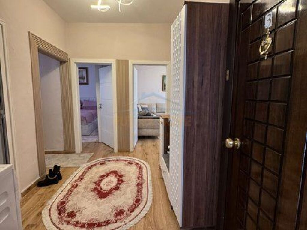 Shitet, Apartament 1+1+ Verande, Kinostudio, Tiranë.