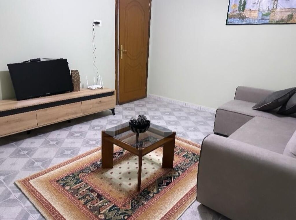 🏡 Apartament 2+1 me qira – pranë Librit Universitar (te Mirësi)💰 60,000 lekë/muaj