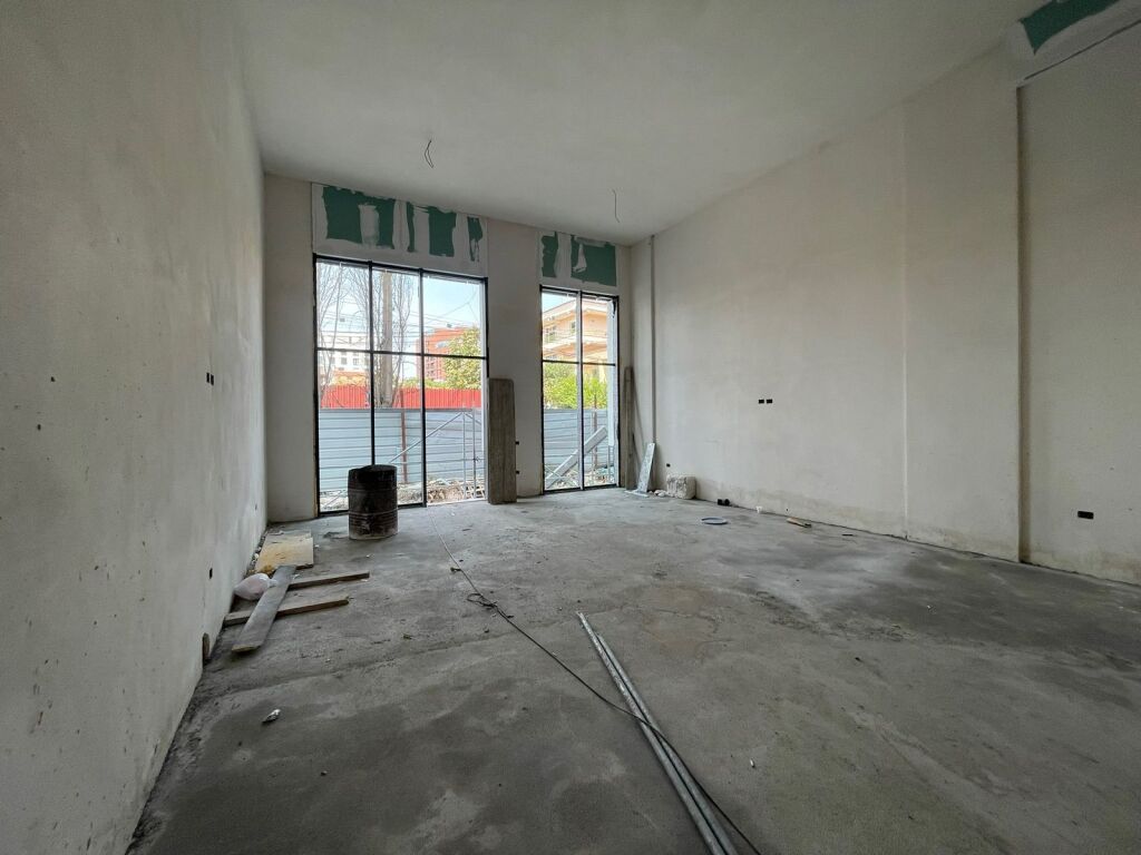 Dyqan për Shitje – Jordan Misja, Tiranë. 💶 Çmimi: 3,500 €/m² • 238’000€