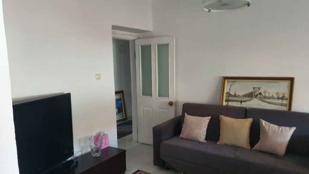 For rent furnished 1+1 apartment on the third floor, on Bardhyl street