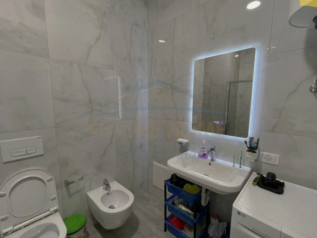 Shitet, Apartament 2+1+2, Kompleksi Mangalem, Tiranë.