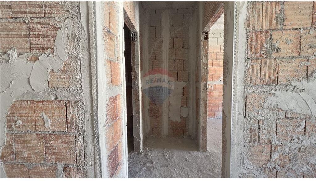 🏡 Apartament 1+1 për Shitje – Lungomare, Vlorë