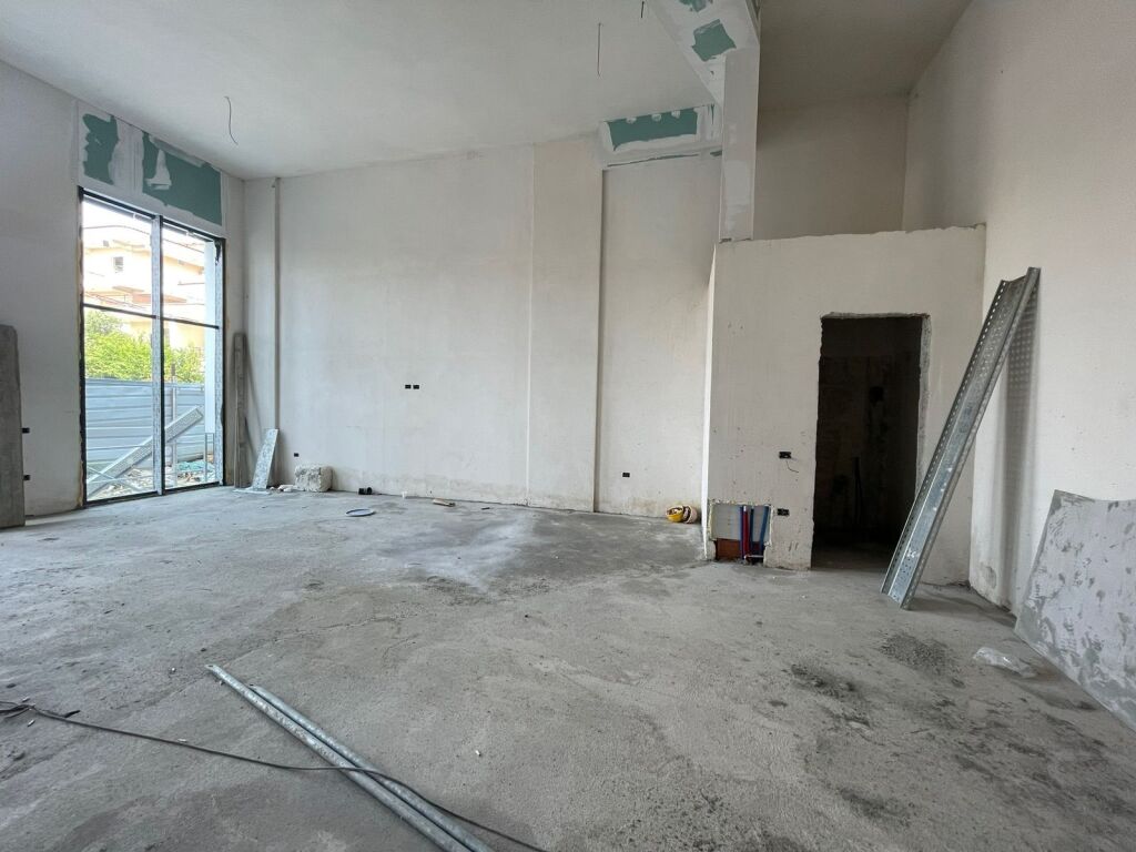 Dyqan për Shitje – Jordan Misja, Tiranë. 💶 Çmimi: 3,500 €/m² • 238’000€