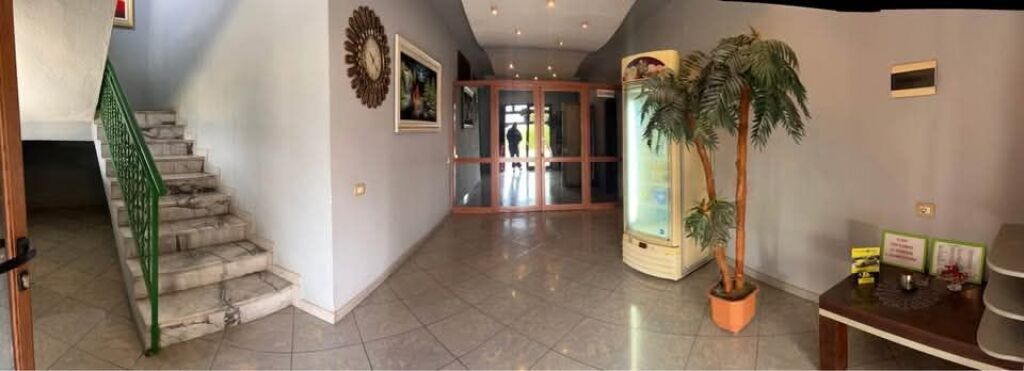 SHITET / JEPET ME QIRA MOTELI - VAQARR, TIRANE