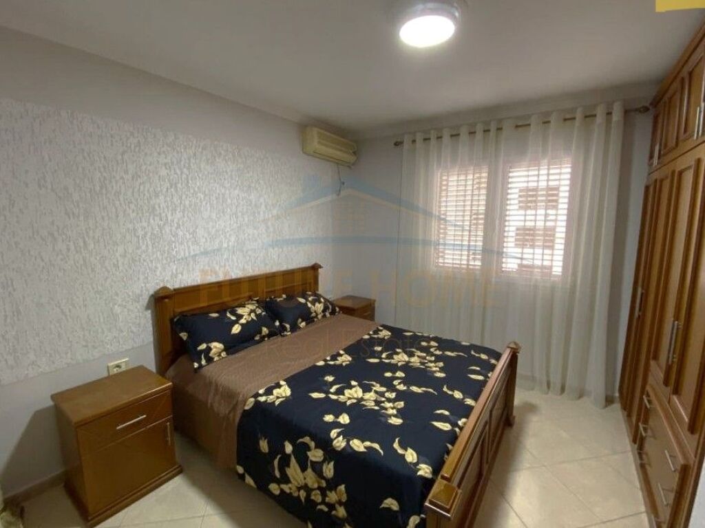 Shitet, Apartament 1+1, Ish Parku i Autobusave