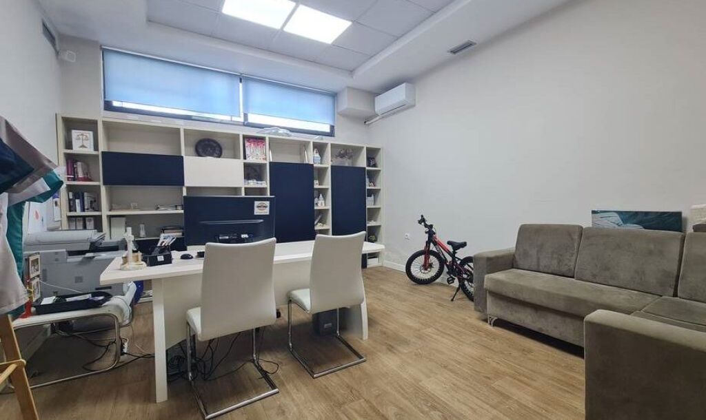 Commercial space for rent, Commune of Paris