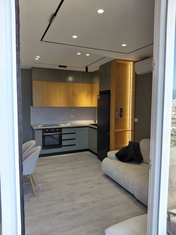 🏢Ne zonen e Ali Demit,jepet me qera apartament 2+1+2+post parkimi,i mobiluar  750Euro