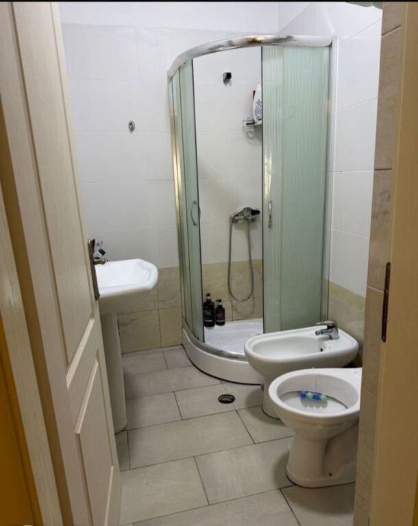 SI AFFITTA APPARTAMENTO 2+1+2+BLK AL LAGO ASCIUTTO 55.000 LEKE