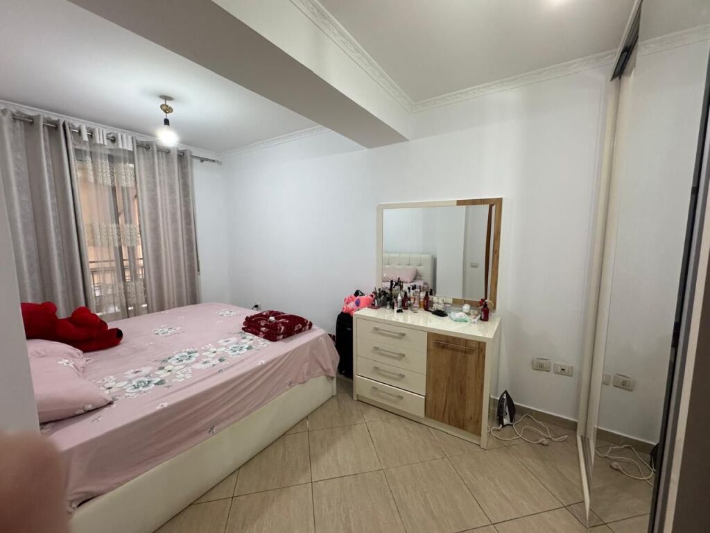 VENDESI APPARTAMENTO 3+1+2 – ASTIR (ALL'INCROCIO ROTONDA, VICINO AL BAR HARRLI, DI FRONTE A GENIUS)