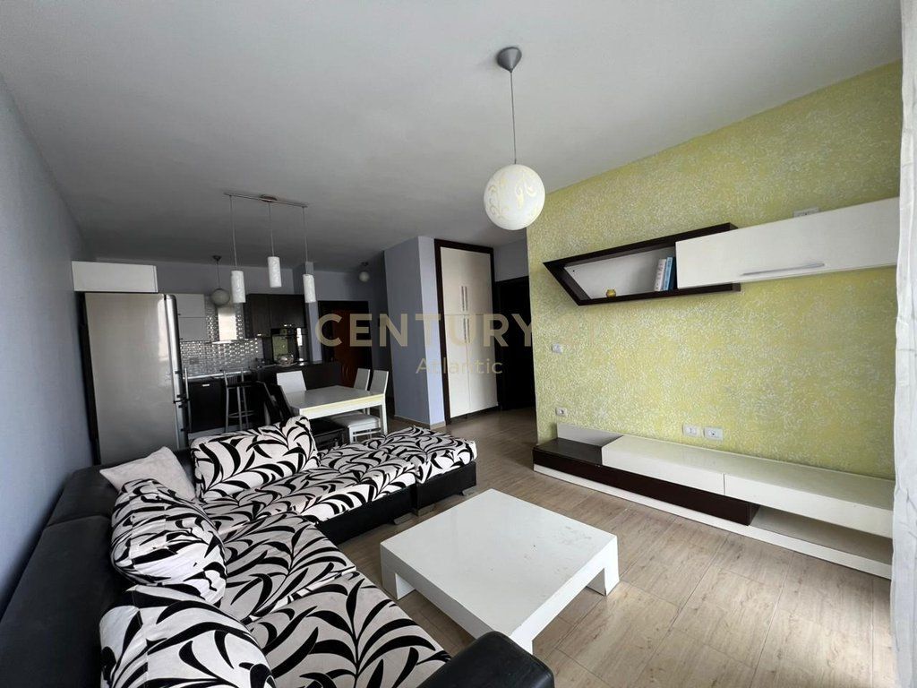 SHITET APARTAMENT 2+1+2 TUALETE DHE 2 BALLKONE TEK ISH URT NE DURRES !