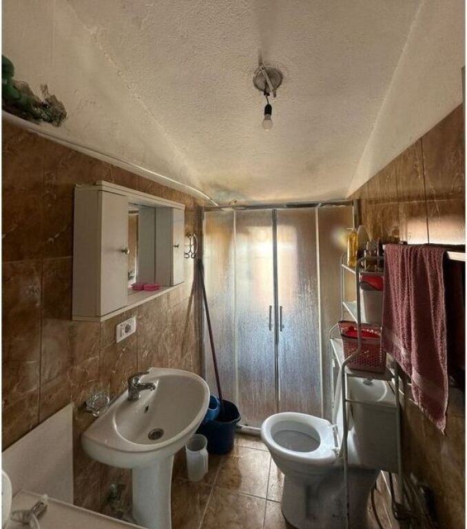 Shitet , Apartament 2+1 , Bulevardi Zogu I , Tirane