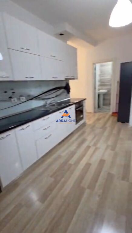 AFFITTASI APPARTAMENTO 2+1+BALCONE "CENTRO, VICINO AL TOPTANI CENTER" 80.000 LEKE