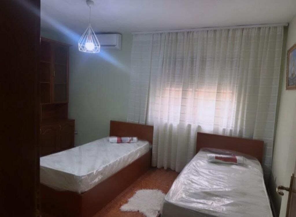 🏡 Apartament 2+1 me qira – pranë Librit Universitar (te Mirësi)💰 60,000 lekë/muaj