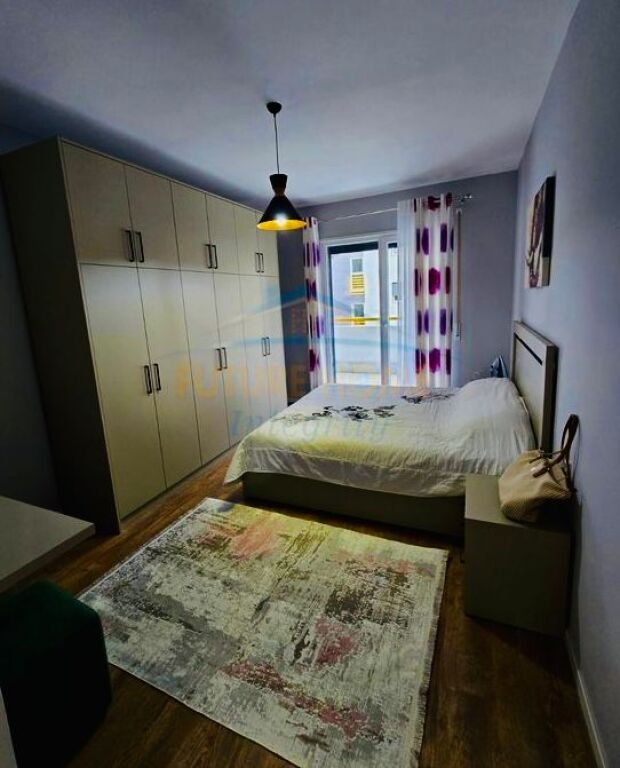 Affitto, Appartamento 1+1+Posto Auto, Complesso E-88, Tirana.