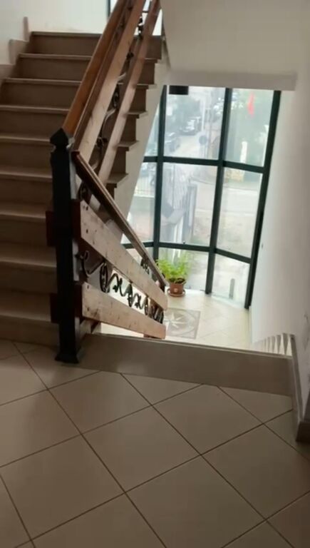 Jepet me qera  garsoniere  me kend gatimi me vete Rruga "Stavri Themeli  Pas globe