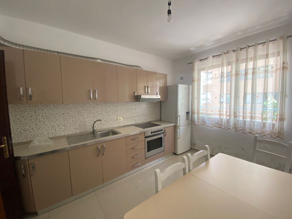 Apartament 3+1+2 per qera ne Astir !