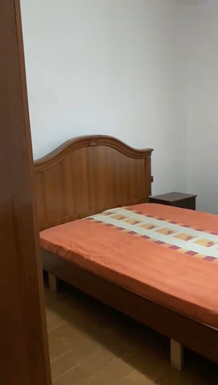 Jepet me qera  garsoniere  me kend gatimi me vete Rruga "Stavri Themeli  Pas globe