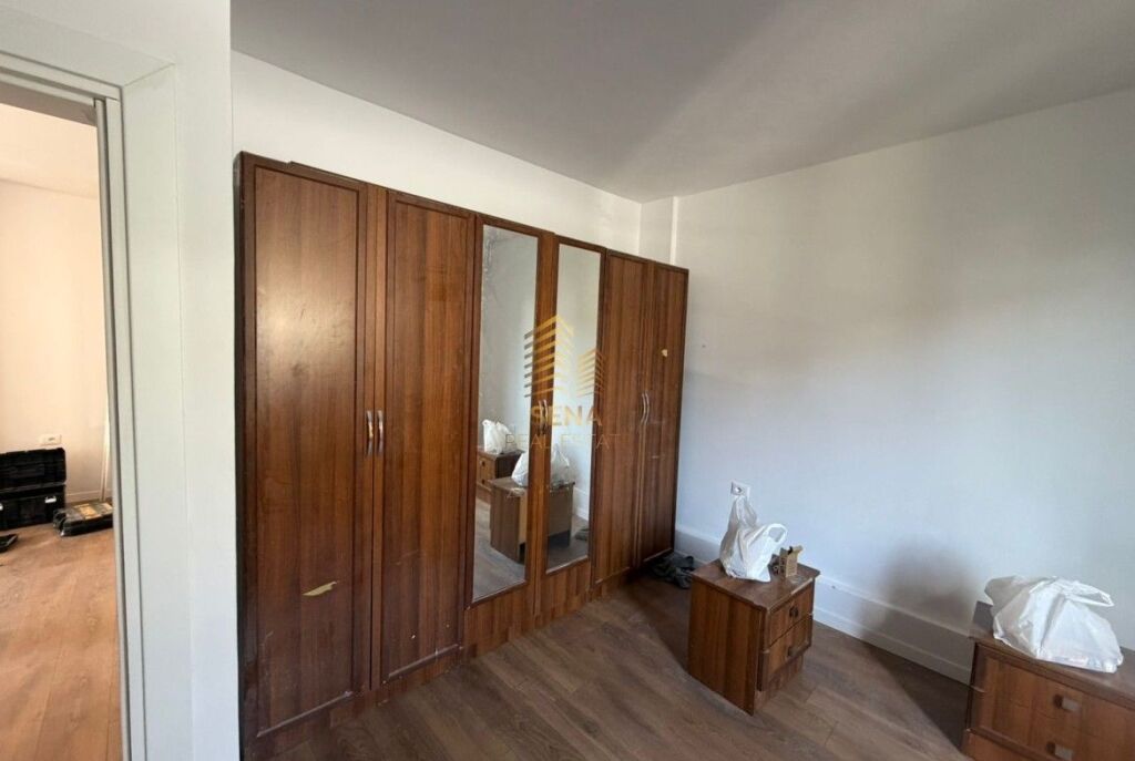 Qira, Hyrje Private 2+1+Post Parkimi, Shkoze, 45.000 Leke/Muaj